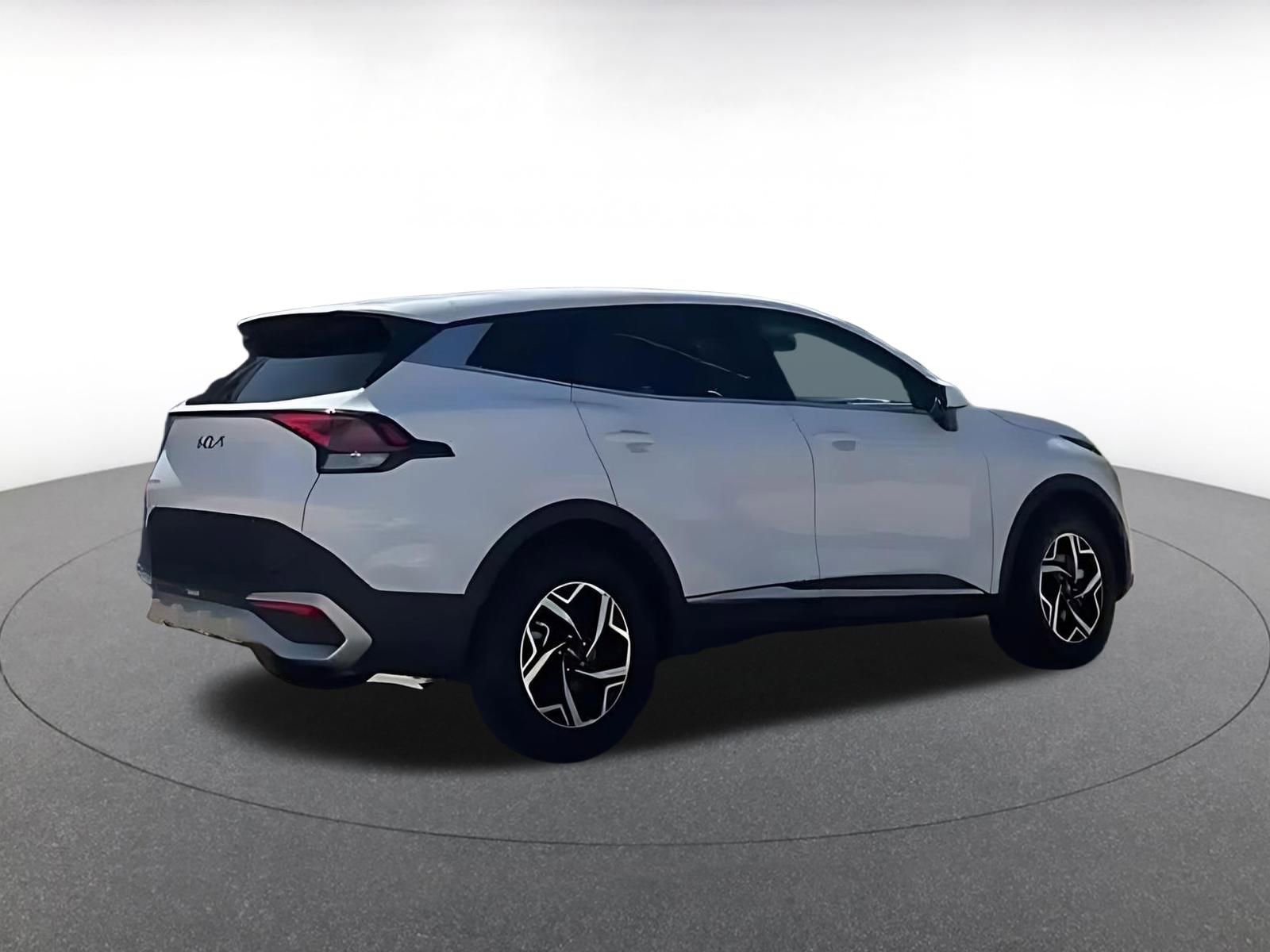 Used 2025 Kia Sportage LX image 2