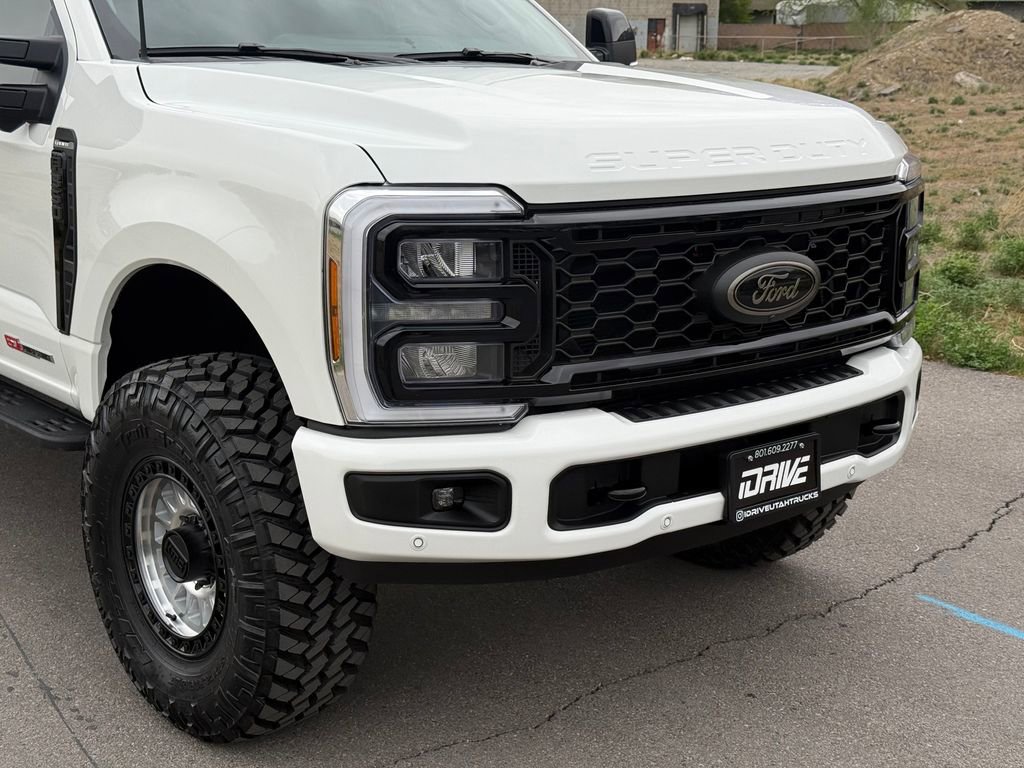 Used 2026 Ford F350 Lariat w/ Black Appearance Package AWD/4WD image 5