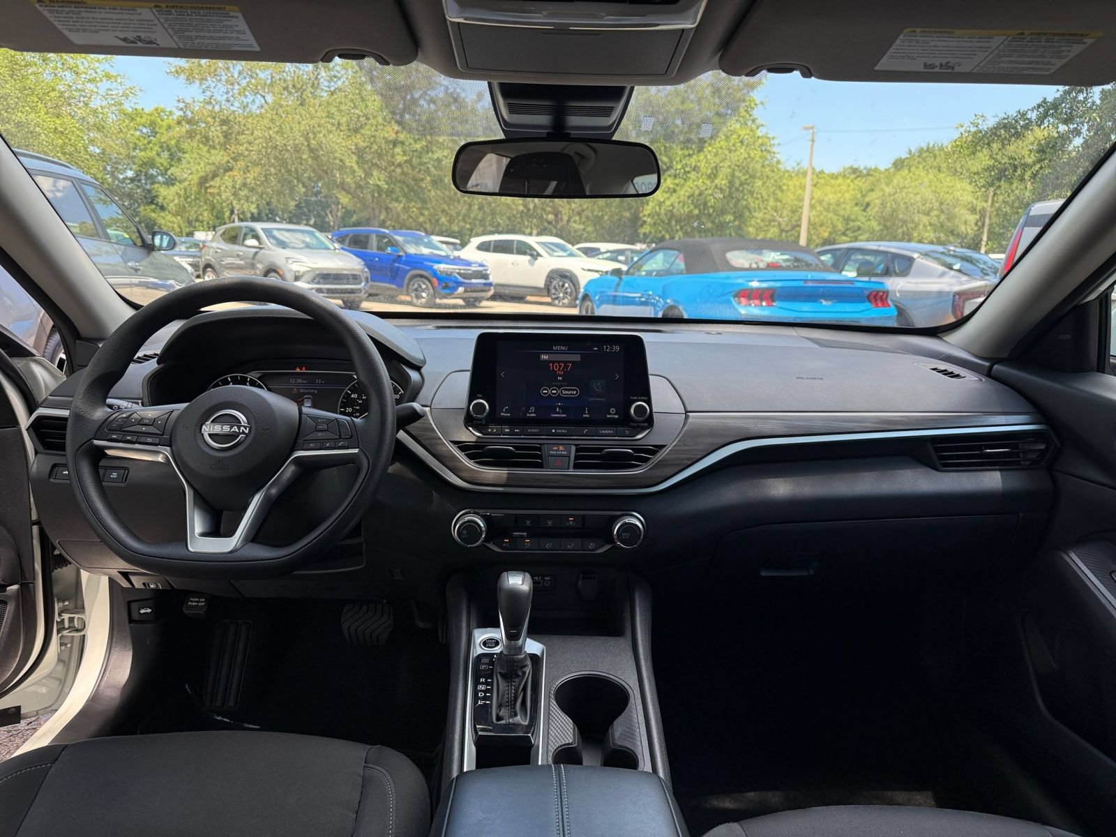 Used 2025 Nissan Altima 2.5 SV FWD image 30