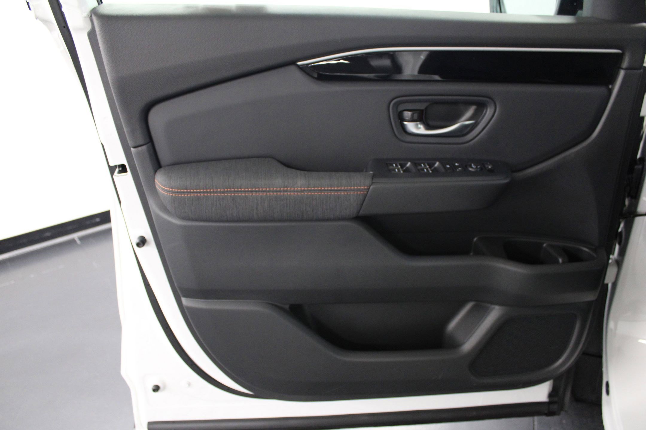 New 2025 Honda Pilot Sport image 14