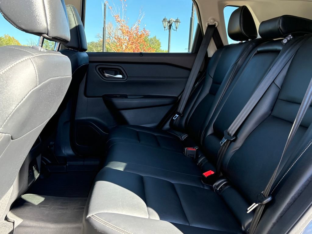 Used 2023 Nissan Rogue SL w/ SL Premium Package image 11