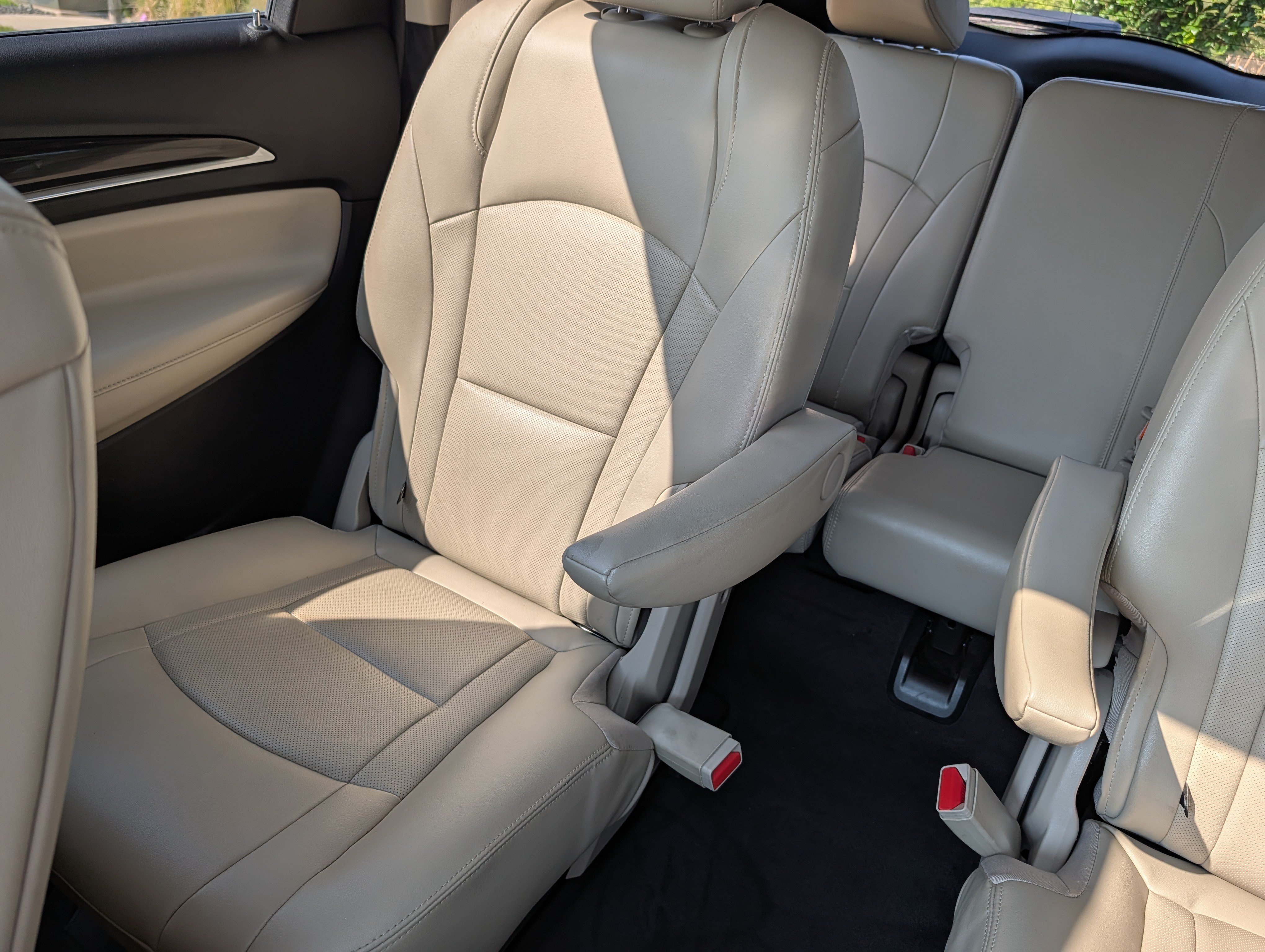 Used 2020 Buick Enclave Essence FWD image 12
