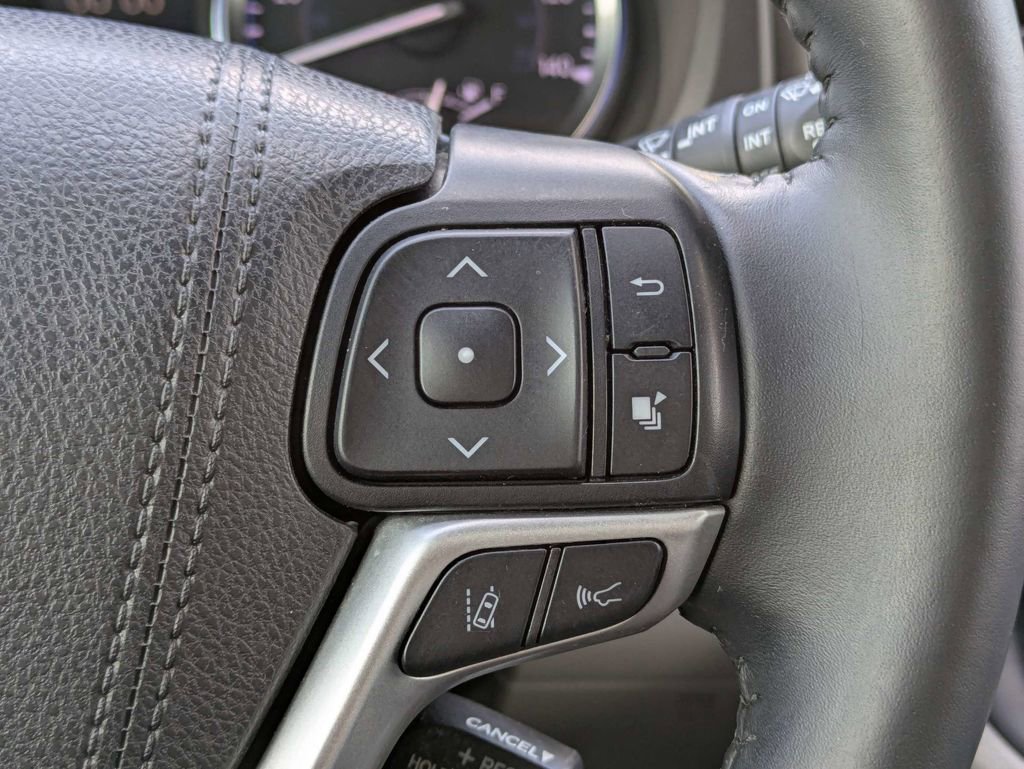 Used 2019 Toyota Highlander Limited AWD/4WD image 34