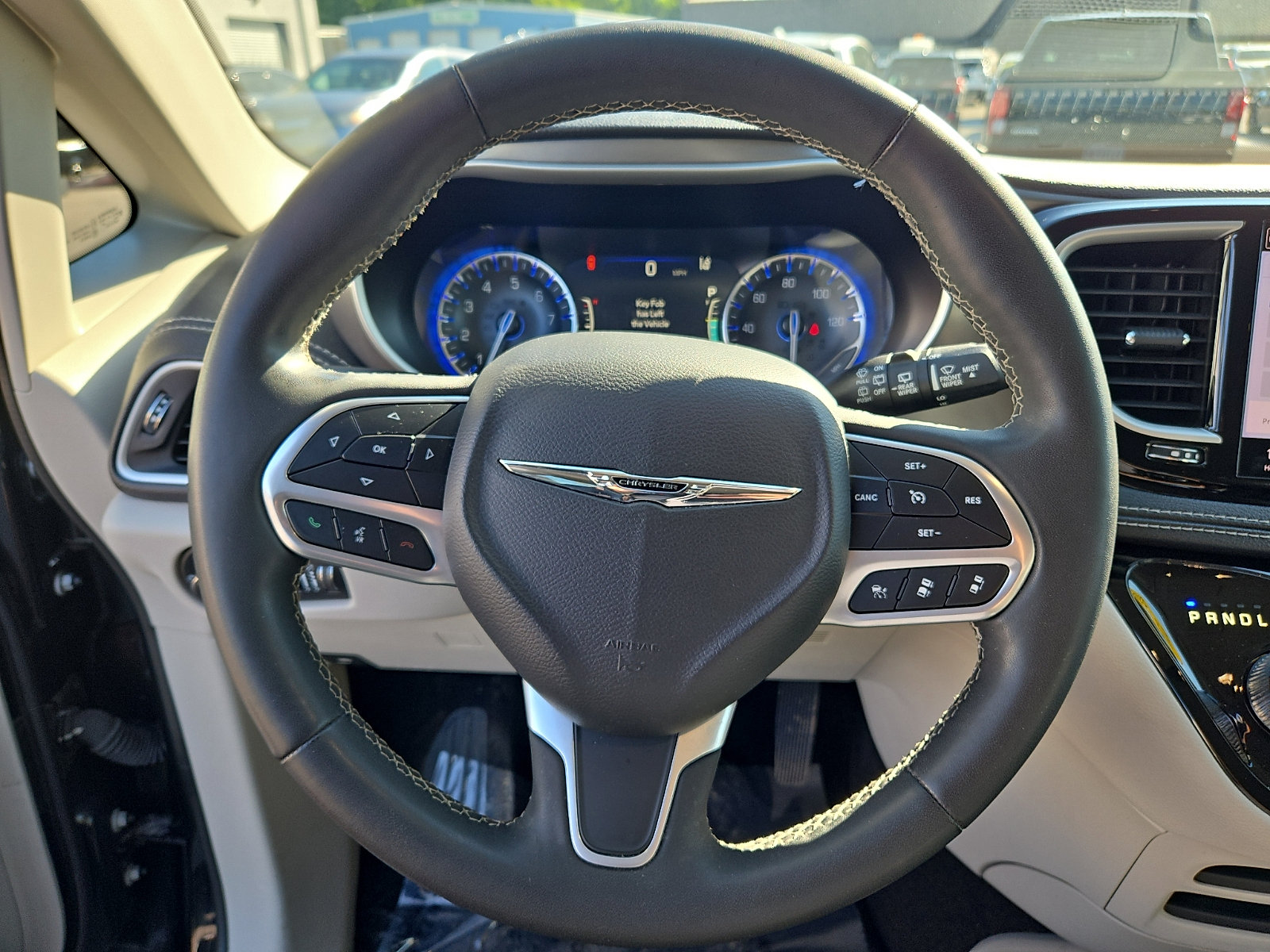Used 2023 Chrysler Pacifica Touring-L AWD/4WD image 19