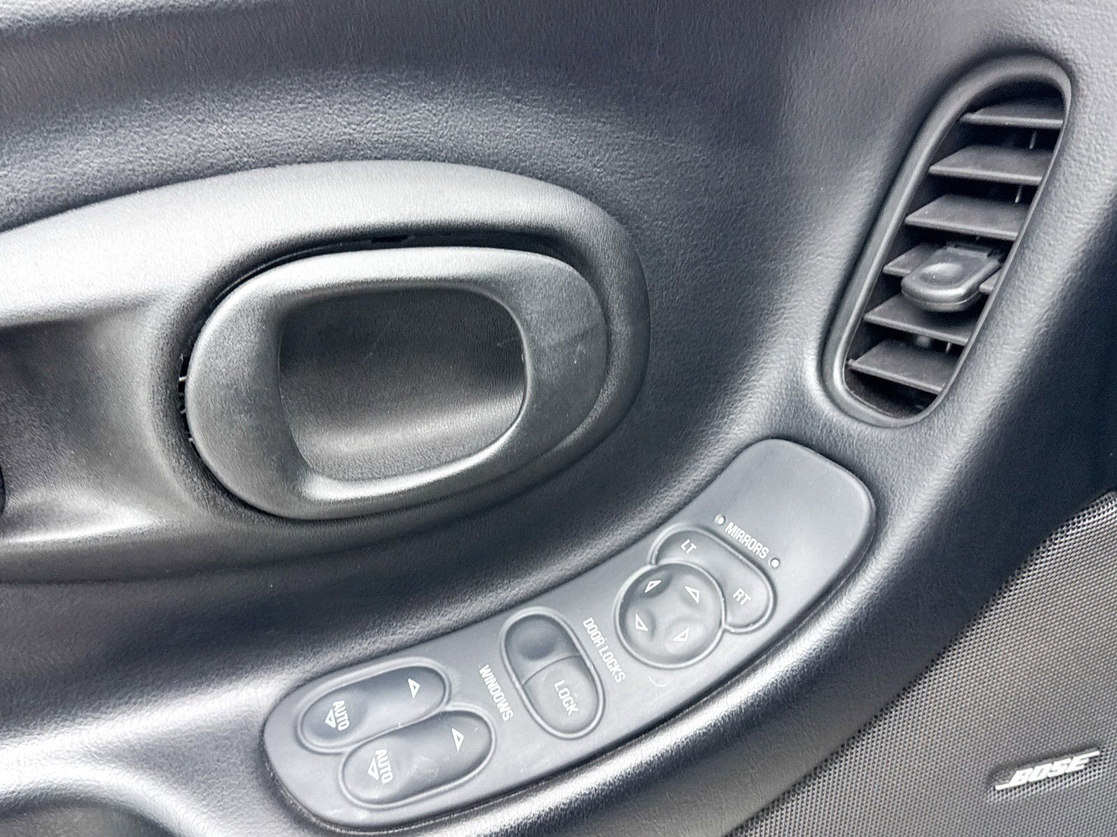 Used 2000 Chevrolet Corvette Coupe w/ Lighting Pkg image 24