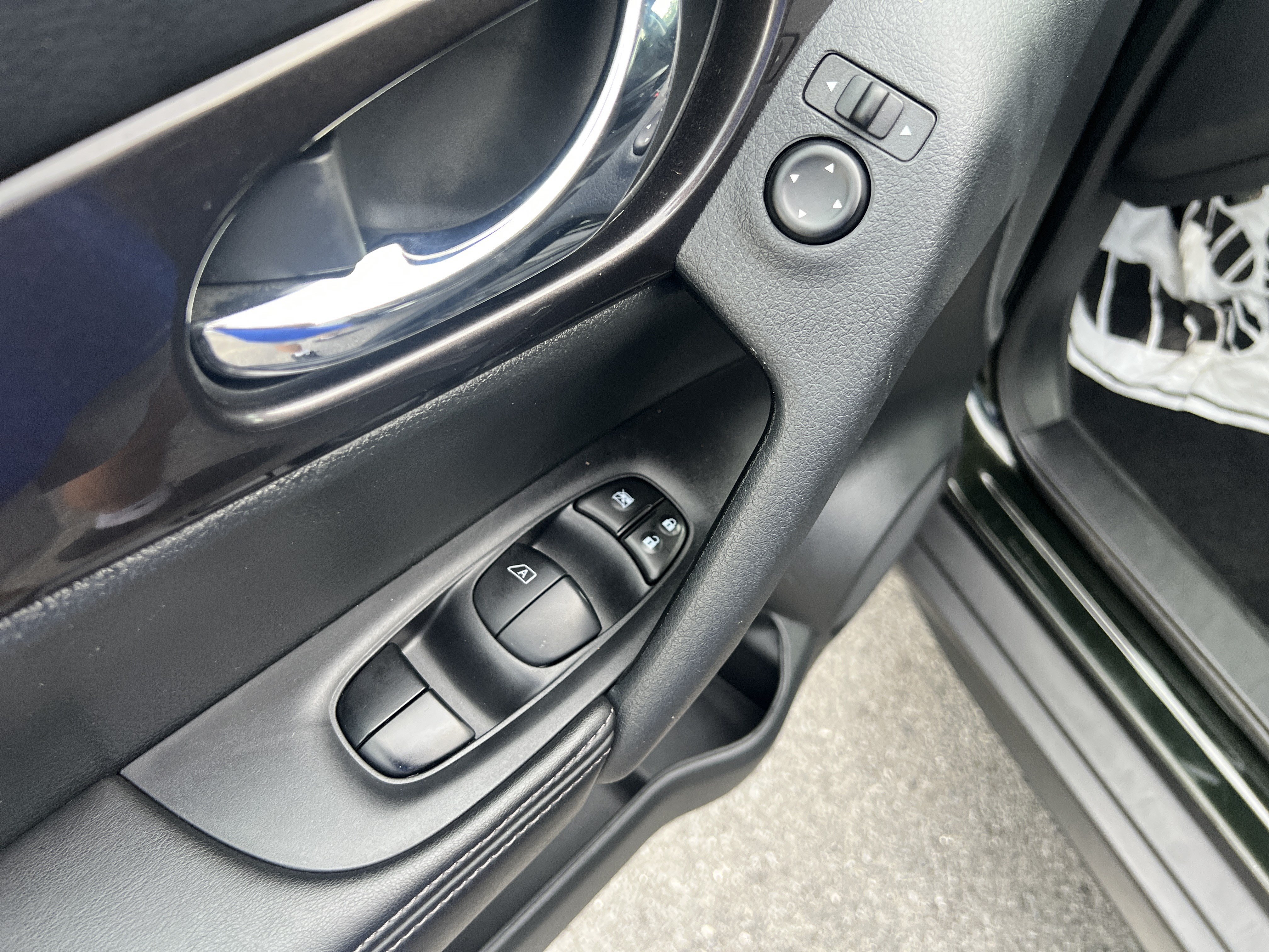 Used 2019 Nissan Rogue SV AWD/4WD image 16