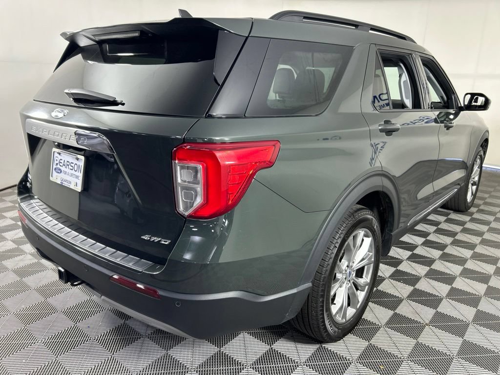 Used 2024 Ford Explorer XLT w/ Equipment Group 202A AWD/4WD image 4