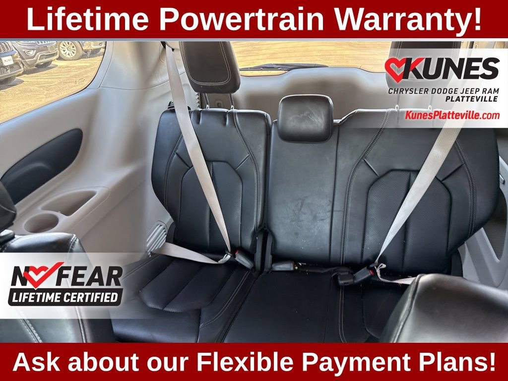 Used 2023 Chrysler Pacifica Touring-L image 23