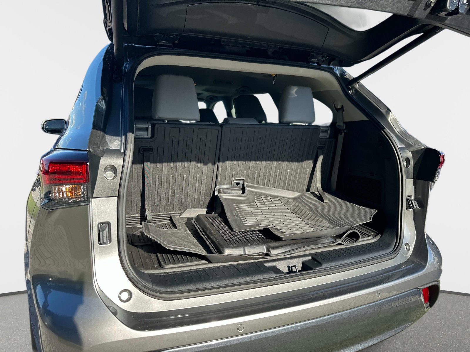 Used 2025 Toyota Highlander Limited image 11