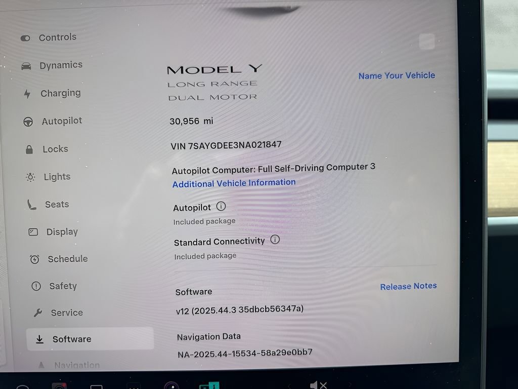 Used 2022 Tesla Model Y Long Range image 24