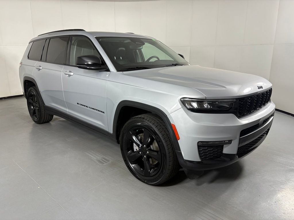 Used 2023 Jeep Grand Cherokee L Limited w/ Black Appearance Package AWD/4WD image 2