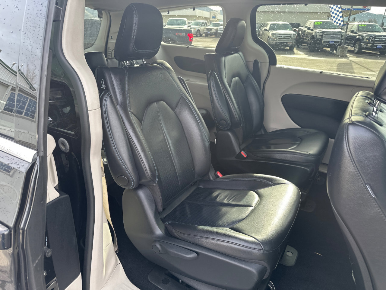 Used 2021 Chrysler Pacifica Touring-L image 13