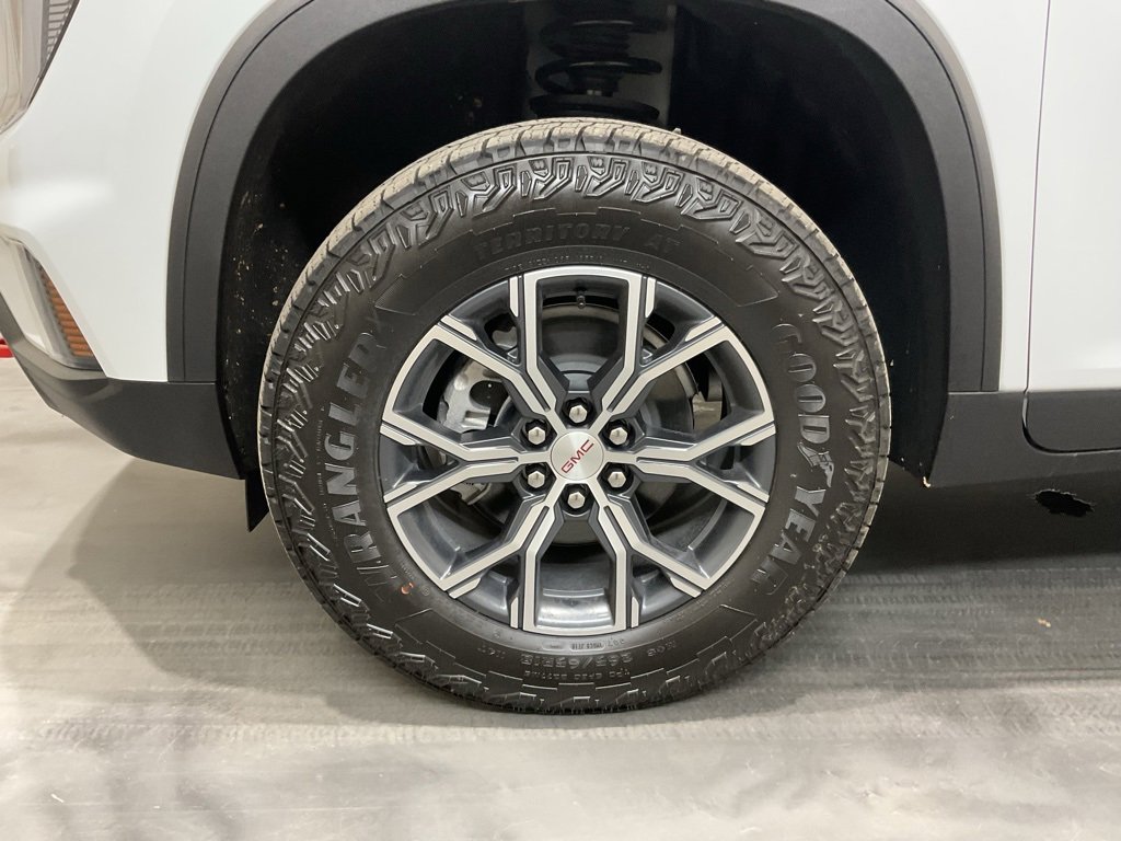 Used 2025 GMC Acadia AT4 image 6