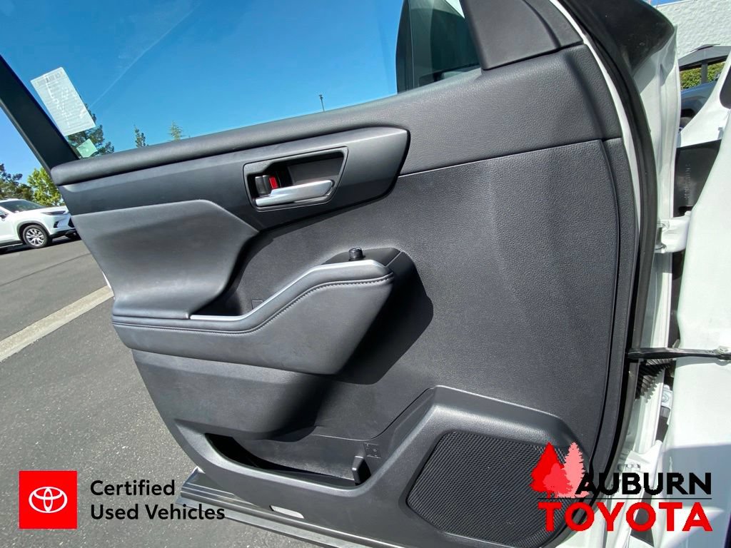 Certified 2026 Toyota Highlander XLE AWD/4WD image 37