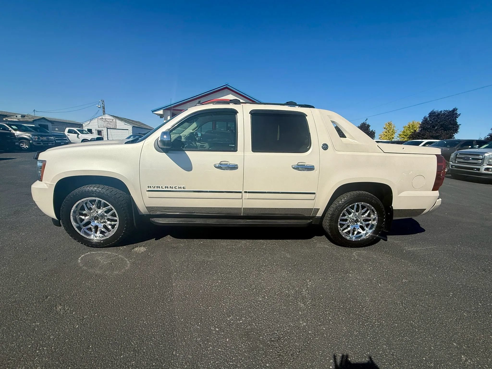 Used 2013 Chevrolet Avalanche LTZ AWD/4WD image 2
