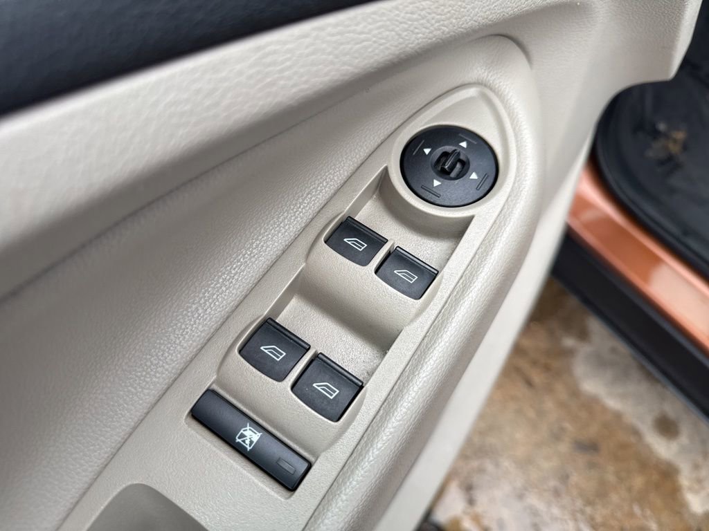 Used 2017 Ford Escape SE image 11