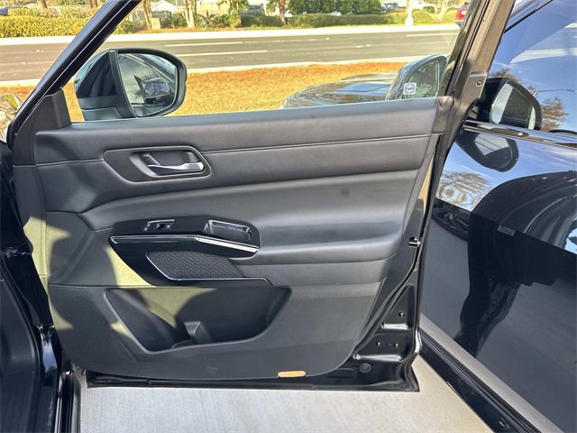 Used 2022 Nissan Pathfinder SV image 13