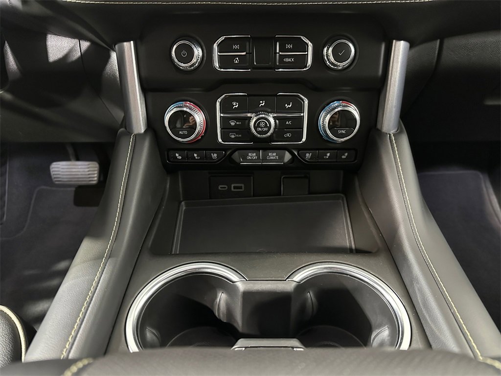 Used 2024 GMC Yukon SLT image 21