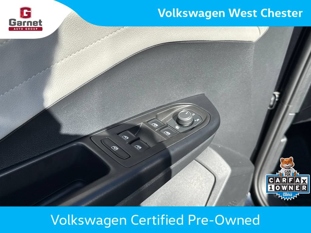 Certified 2025 Volkswagen Taos SEL AWD/4WD image 12