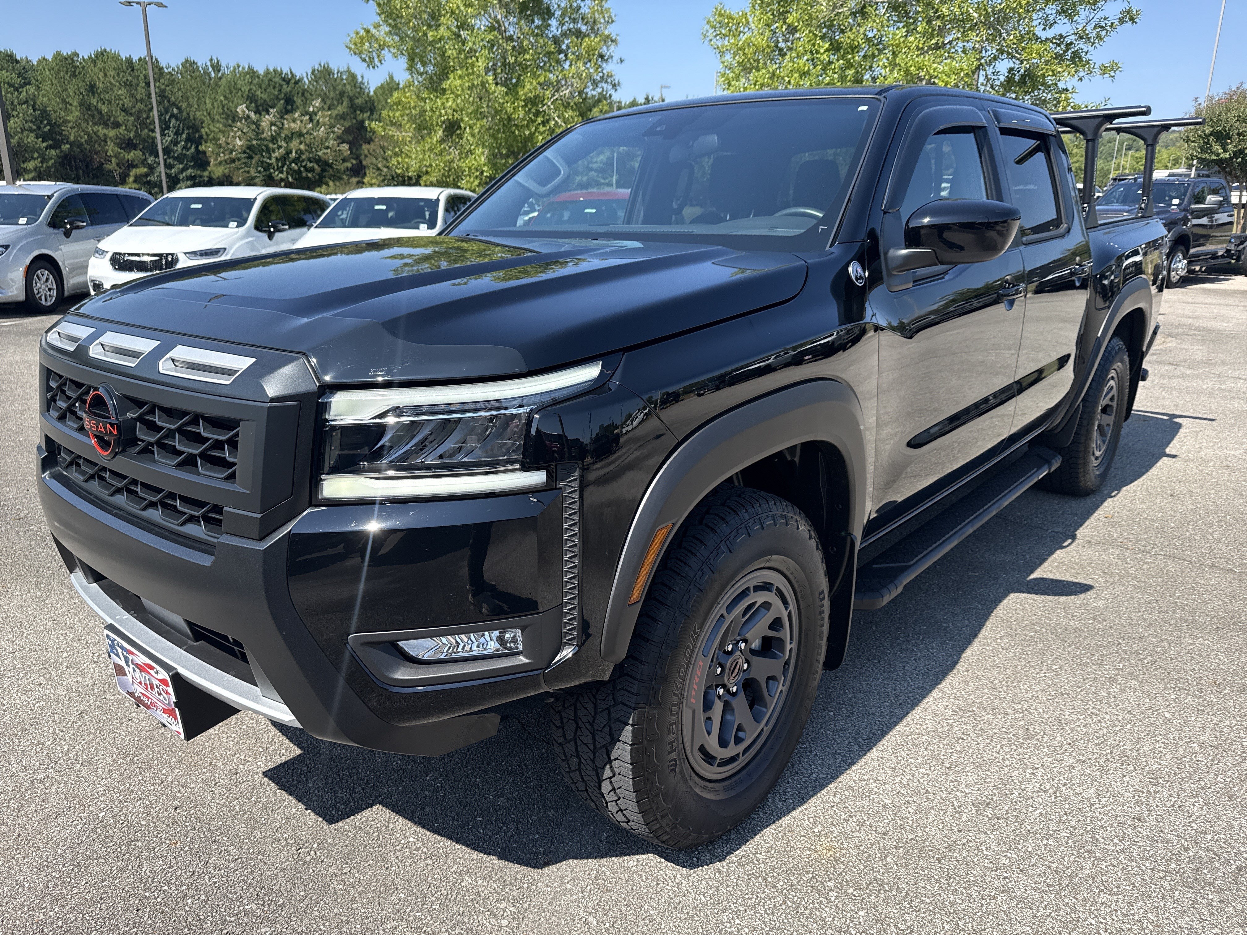 Used 2025 Nissan Frontier PRO-4X AWD/4WD image 3