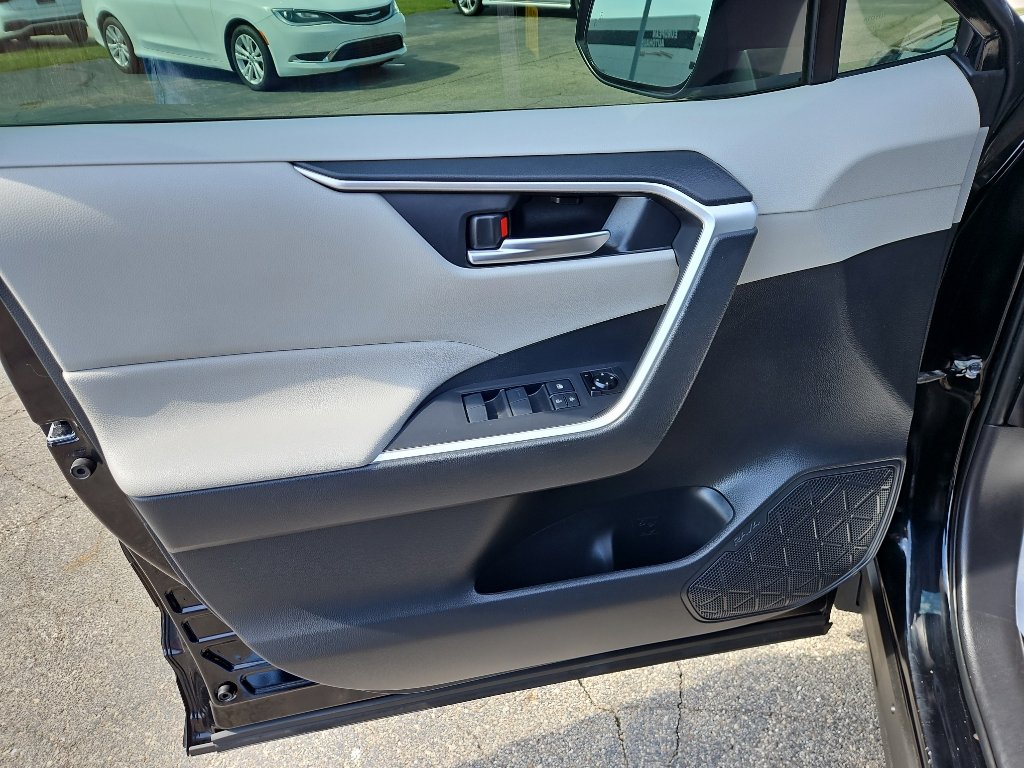 Used 2019 Toyota RAV4 XLE w/ Carpet Mat Package image 10