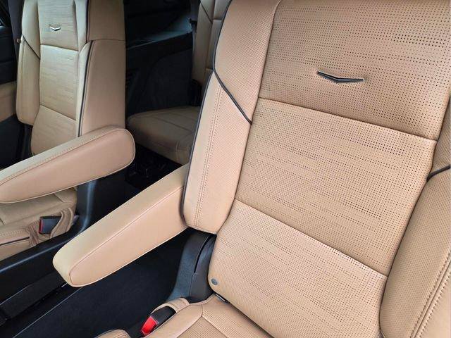 New 2026 Cadillac Escalade Luxury AWD/4WD image 17