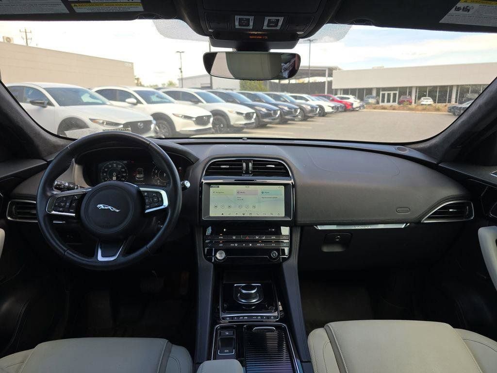 Used 2020 Jaguar F-PACE Prestige image 17