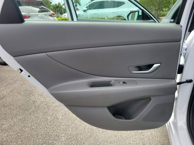 Certified 2025 Hyundai Elantra SE w/ Cargo Package FWD image 9