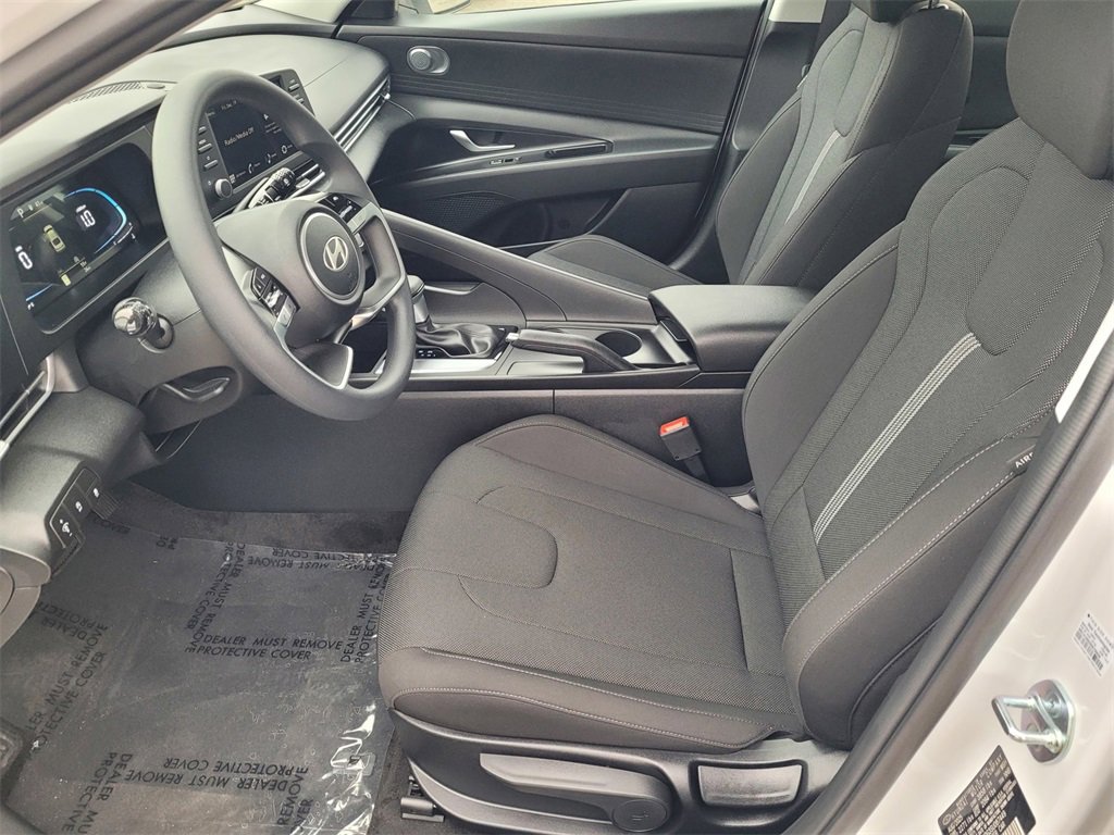 New 2025 Hyundai Elantra SE w/ Cargo Package image 8