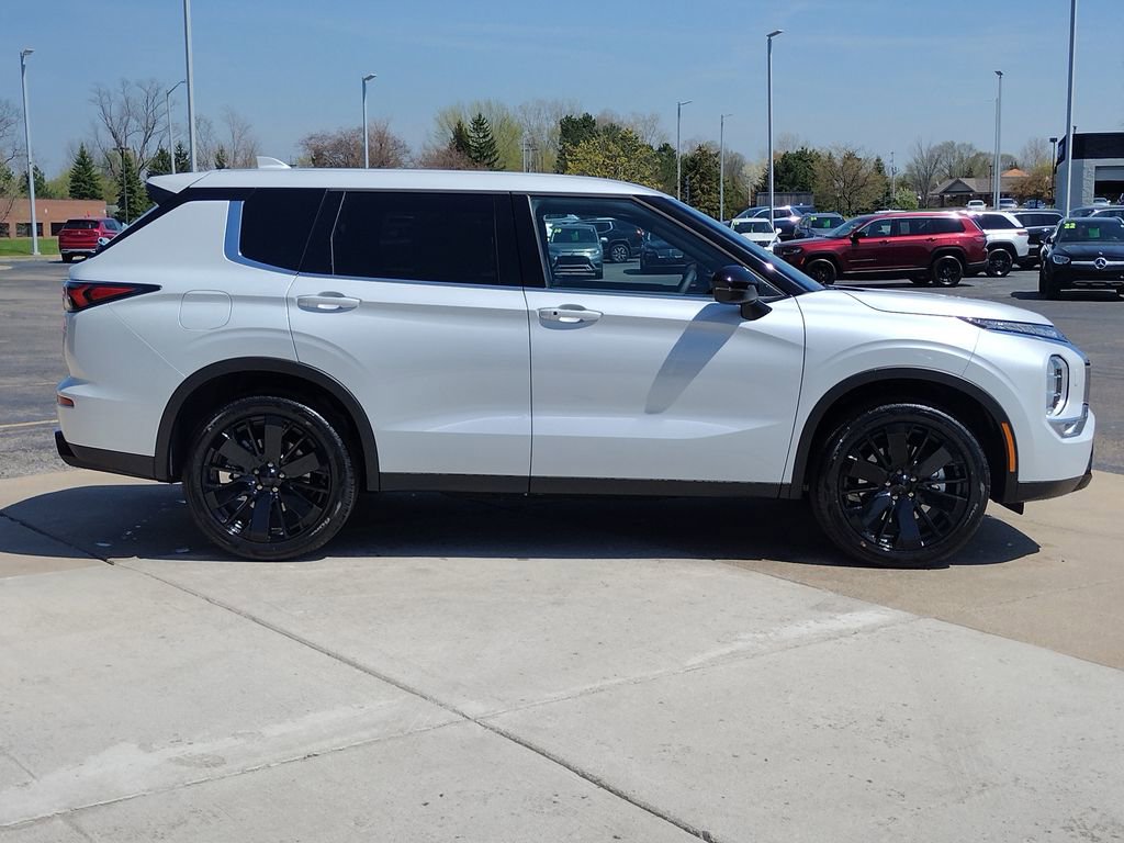 New 2026 Mitsubishi Outlander LE AWD/4WD image 14