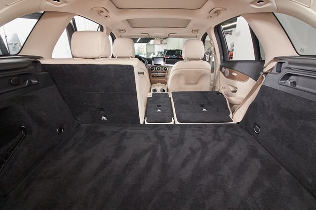 Used 2019 Mercedes-Benz GLC 300 4MATIC image 32