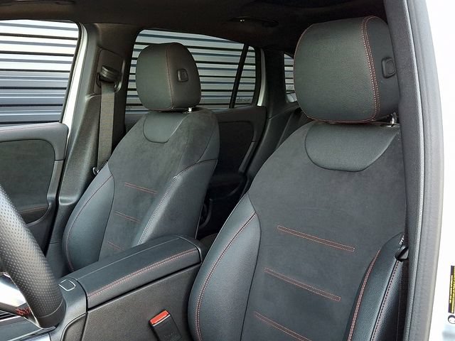 Used 2025 Mercedes-Benz GLA 250 4MATIC image 5