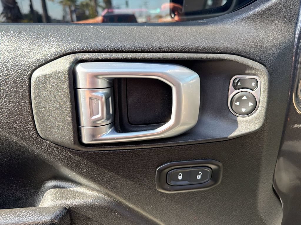 Used 2023 Jeep Gladiator Sport AWD/4WD image 15
