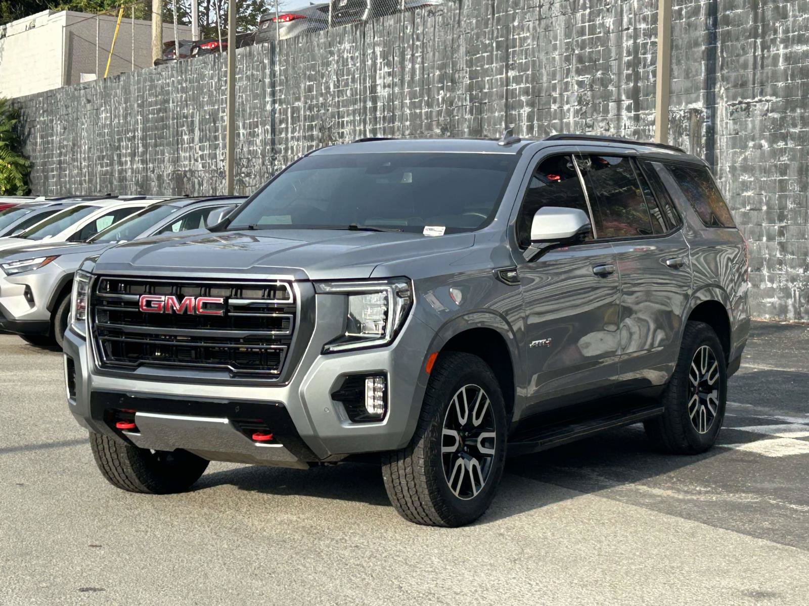Used 2024 GMC Yukon AT4 AWD/4WD image 3