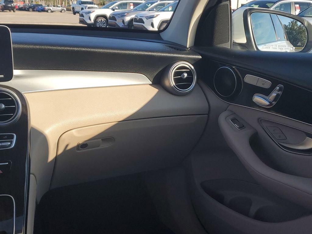 Used 2021 Mercedes-Benz GLC 300 image 26