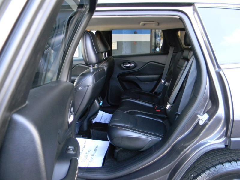 Used 2016 Jeep Cherokee Limited image 13