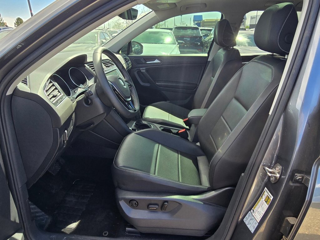 Used 2021 Volkswagen Tiguan SE w/ Panoramic Sunroof Package image 11