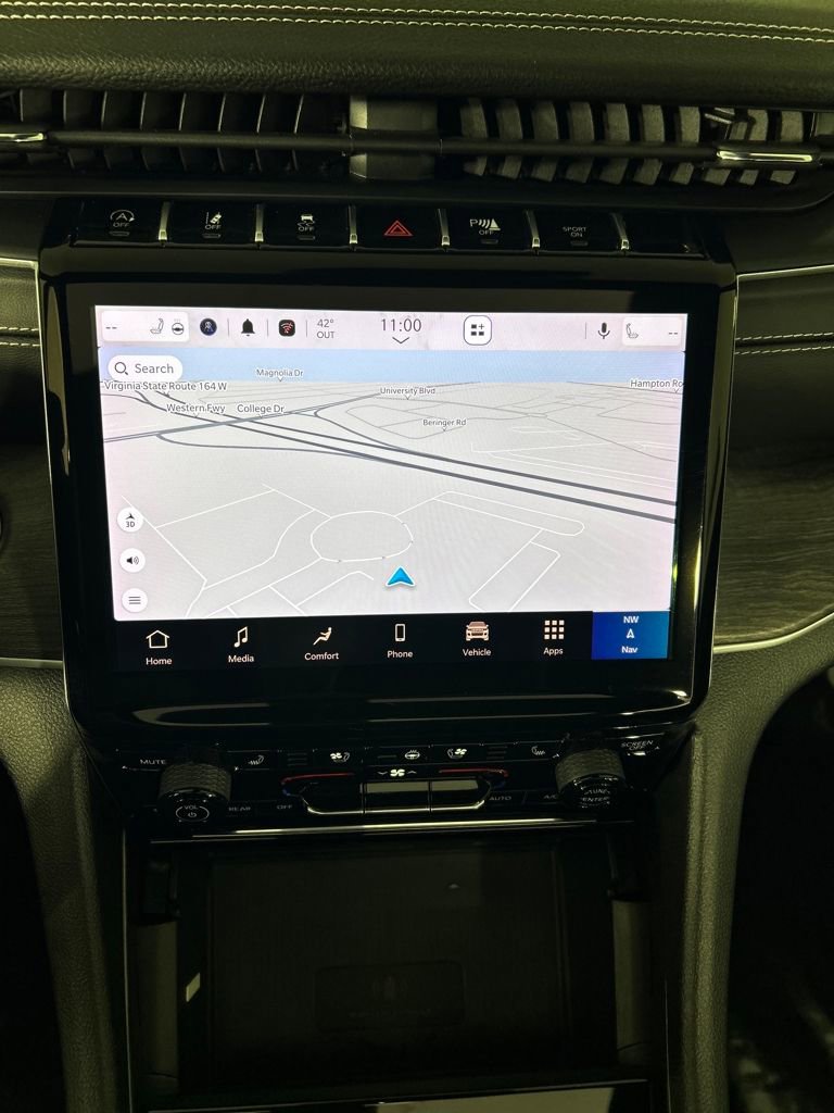 Used 2024 Jeep Grand Cherokee Limited w/ Luxury Tech Group II image 14