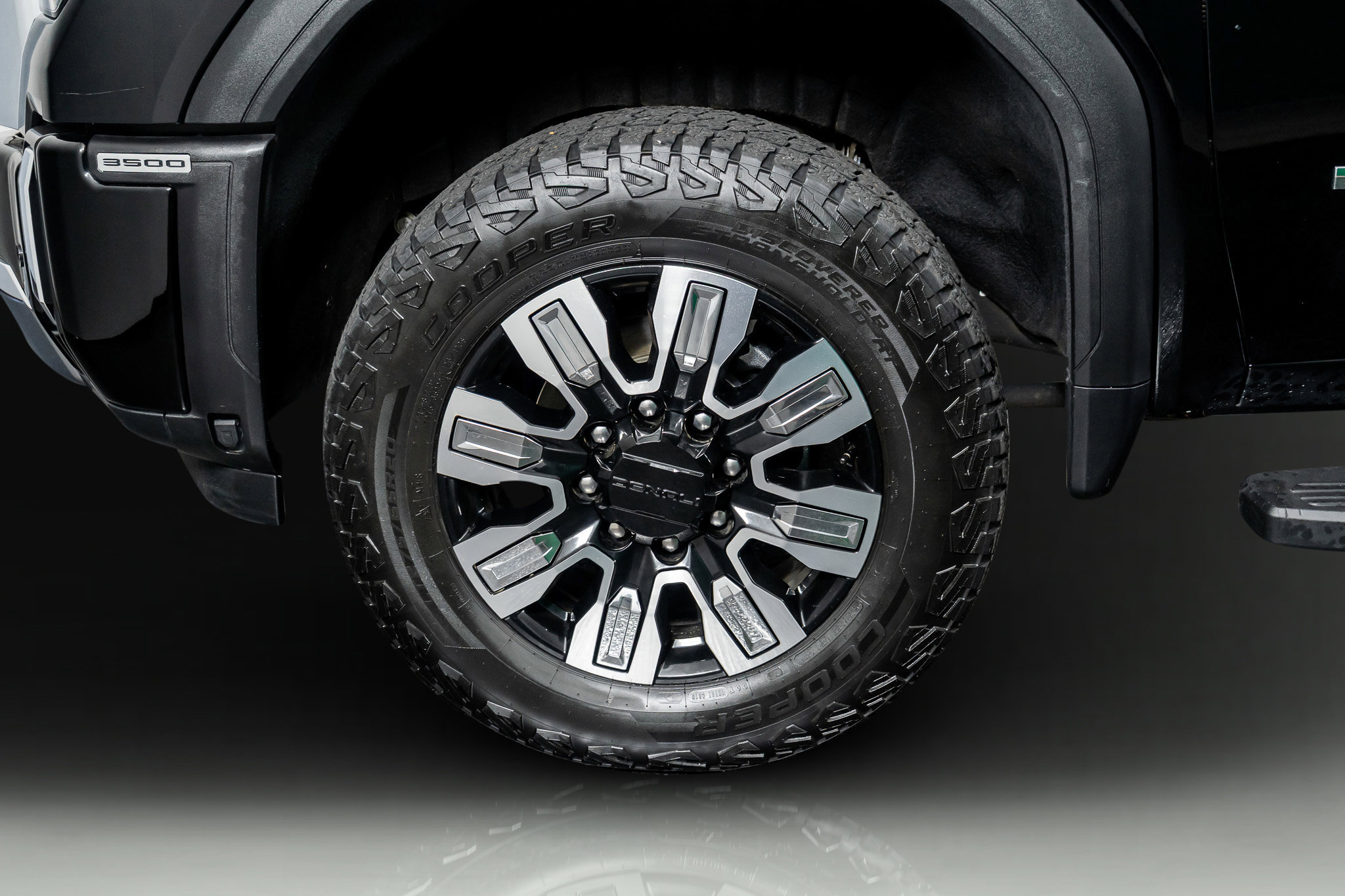 Used 2025 GMC Sierra 3500 Denali w/ Denali Reserve Package image 19