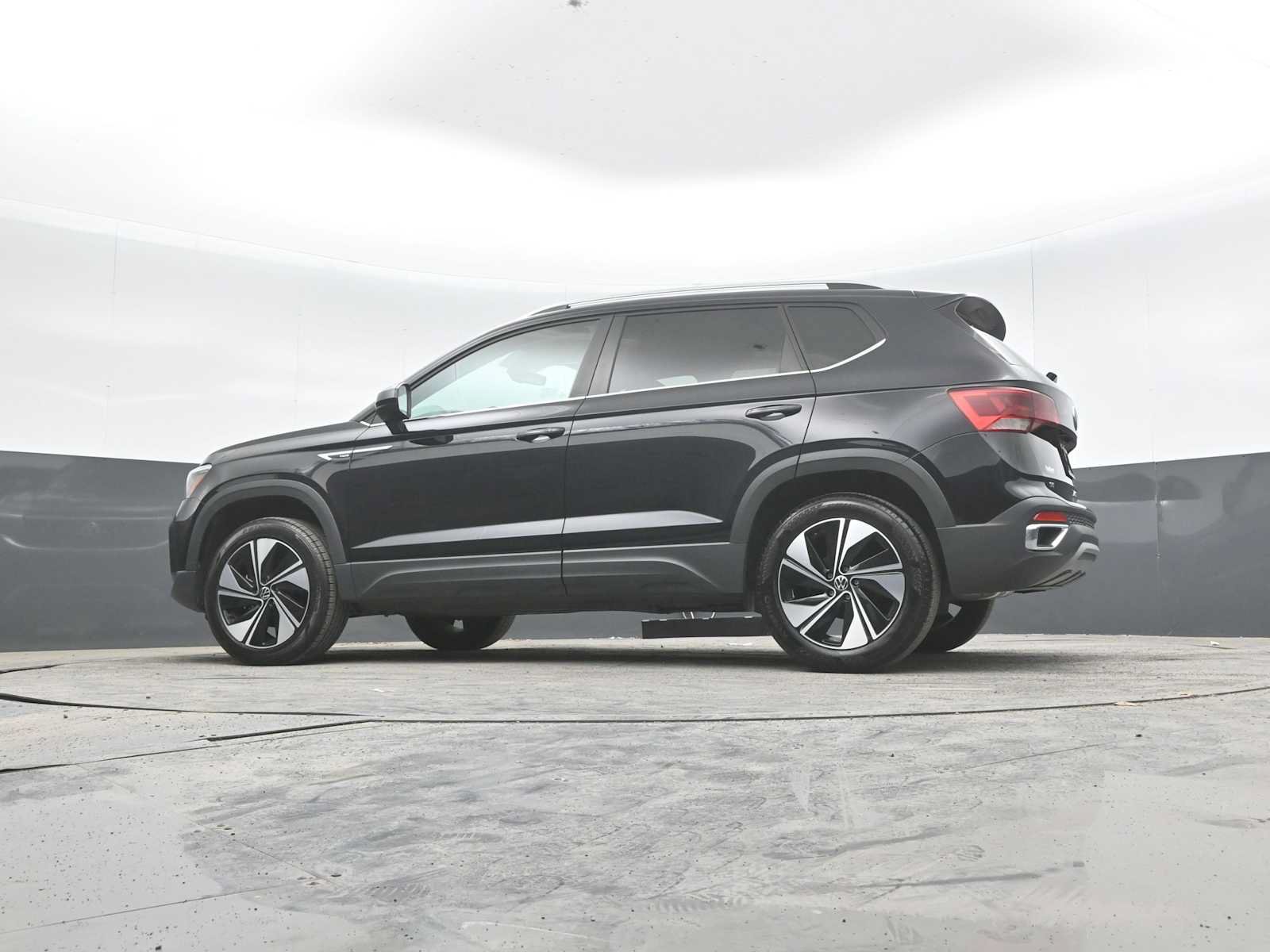 Used 2024 Volkswagen Taos SE AWD/4WD image 39