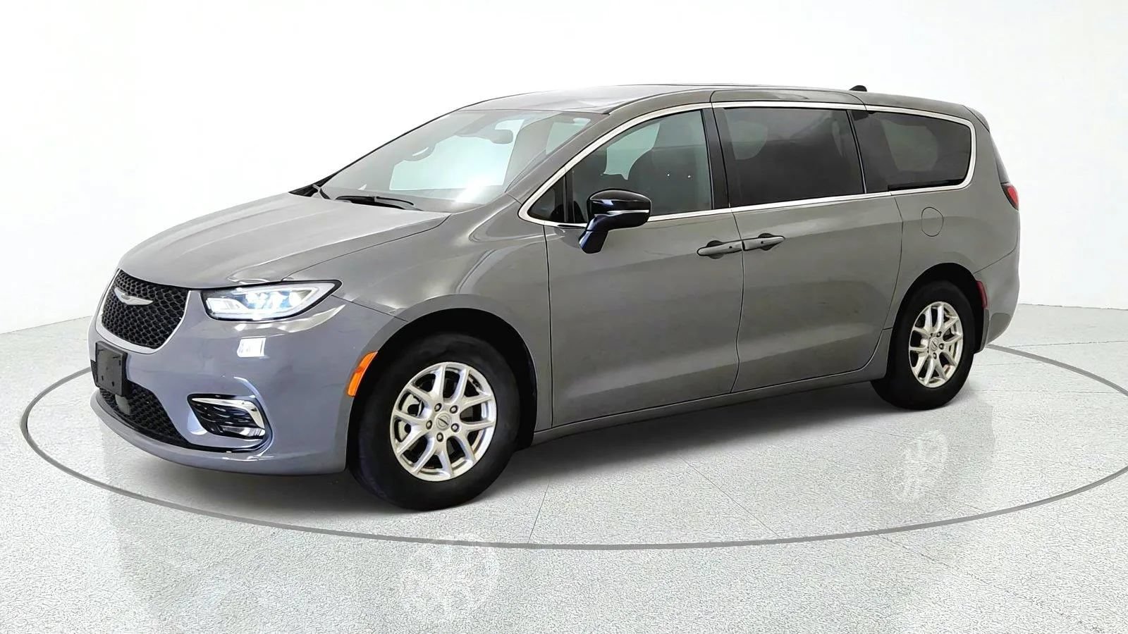 Used 2025 Chrysler Pacifica Select FWD image 4