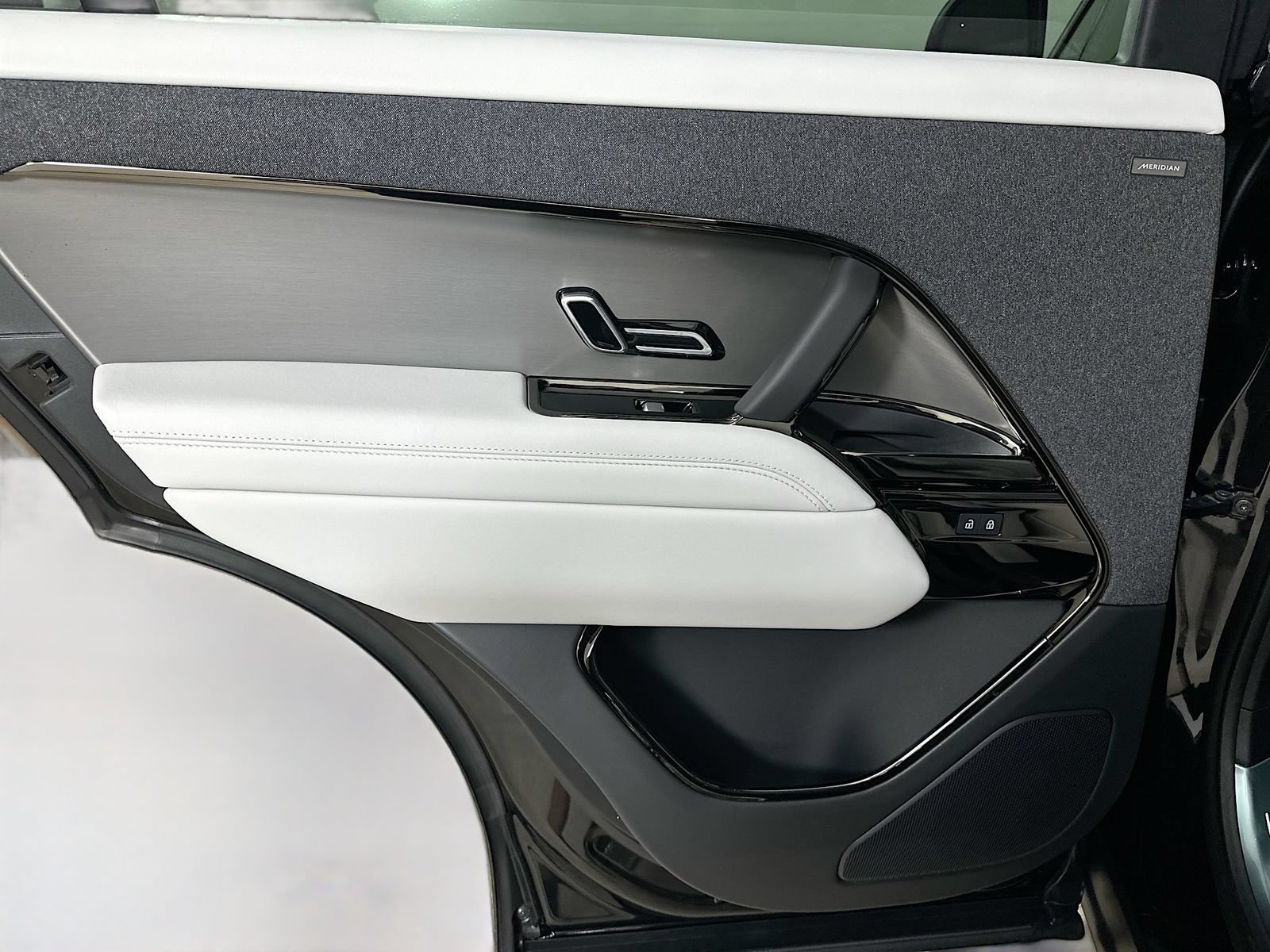 New 2026 Land Rover Range Rover Sport SE AWD/4WD image 34