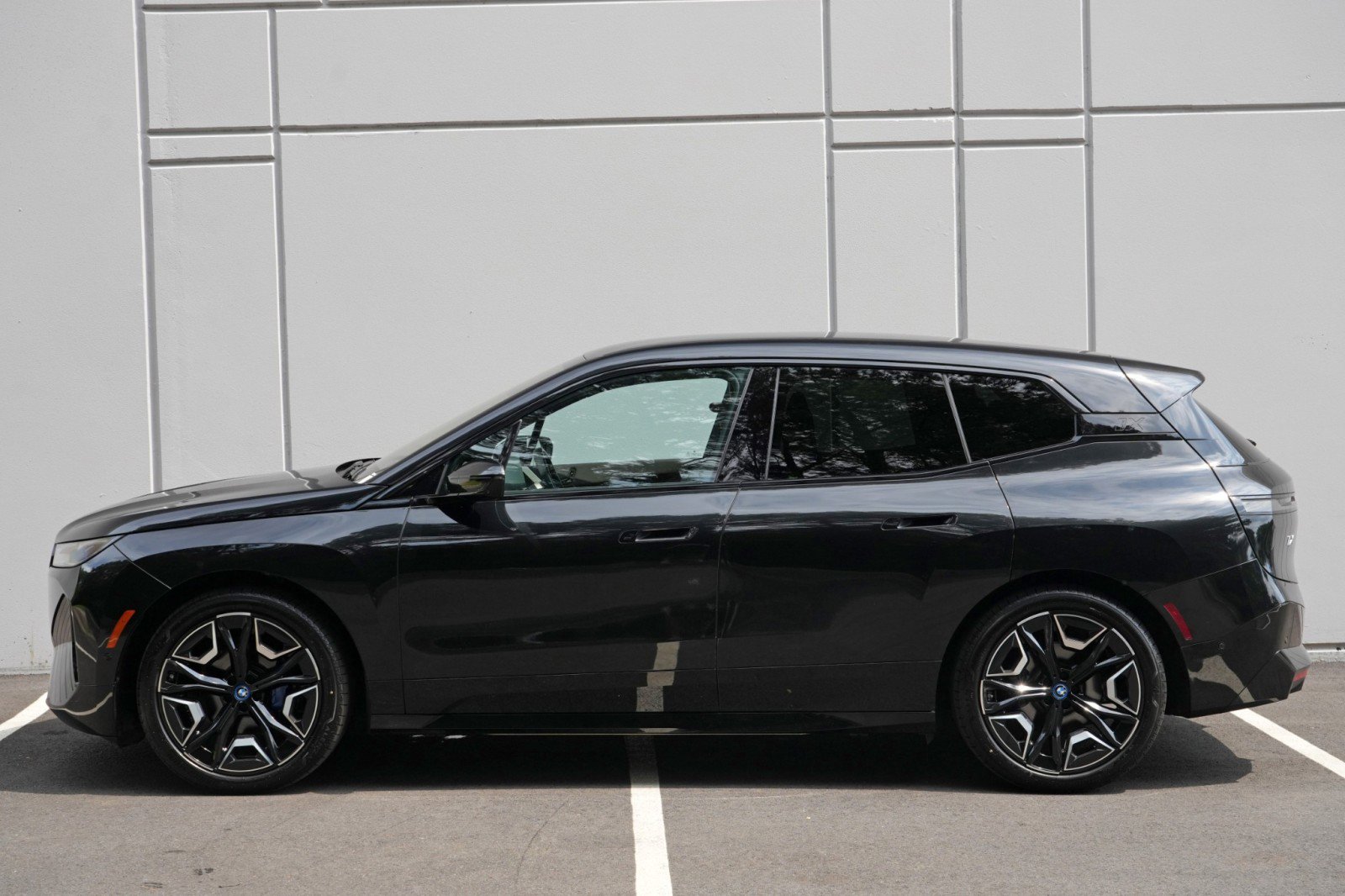 Used 2023 BMW iX xDrive50 w/ Ultimate Package 2 AWD/4WD image 52