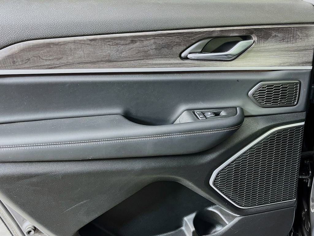 Used 2021 Jeep Grand Cherokee L Limited image 31