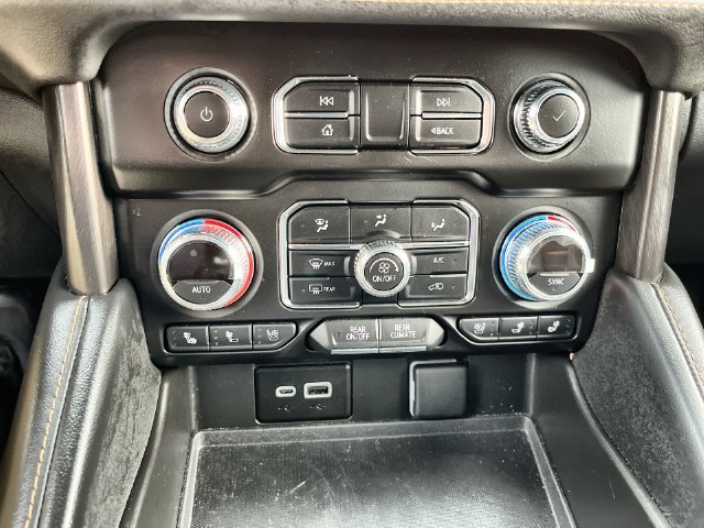Used 2024 GMC Yukon AT4 w/ Technology Package AWD/4WD image 24