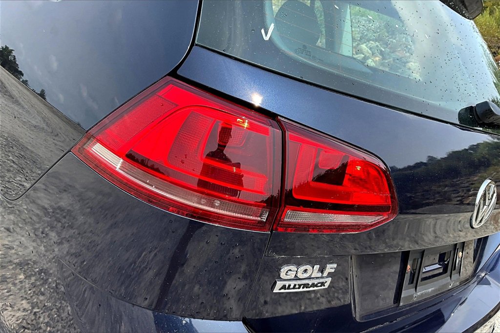 Used 2017 Volkswagen Golf Alltrack S image 26