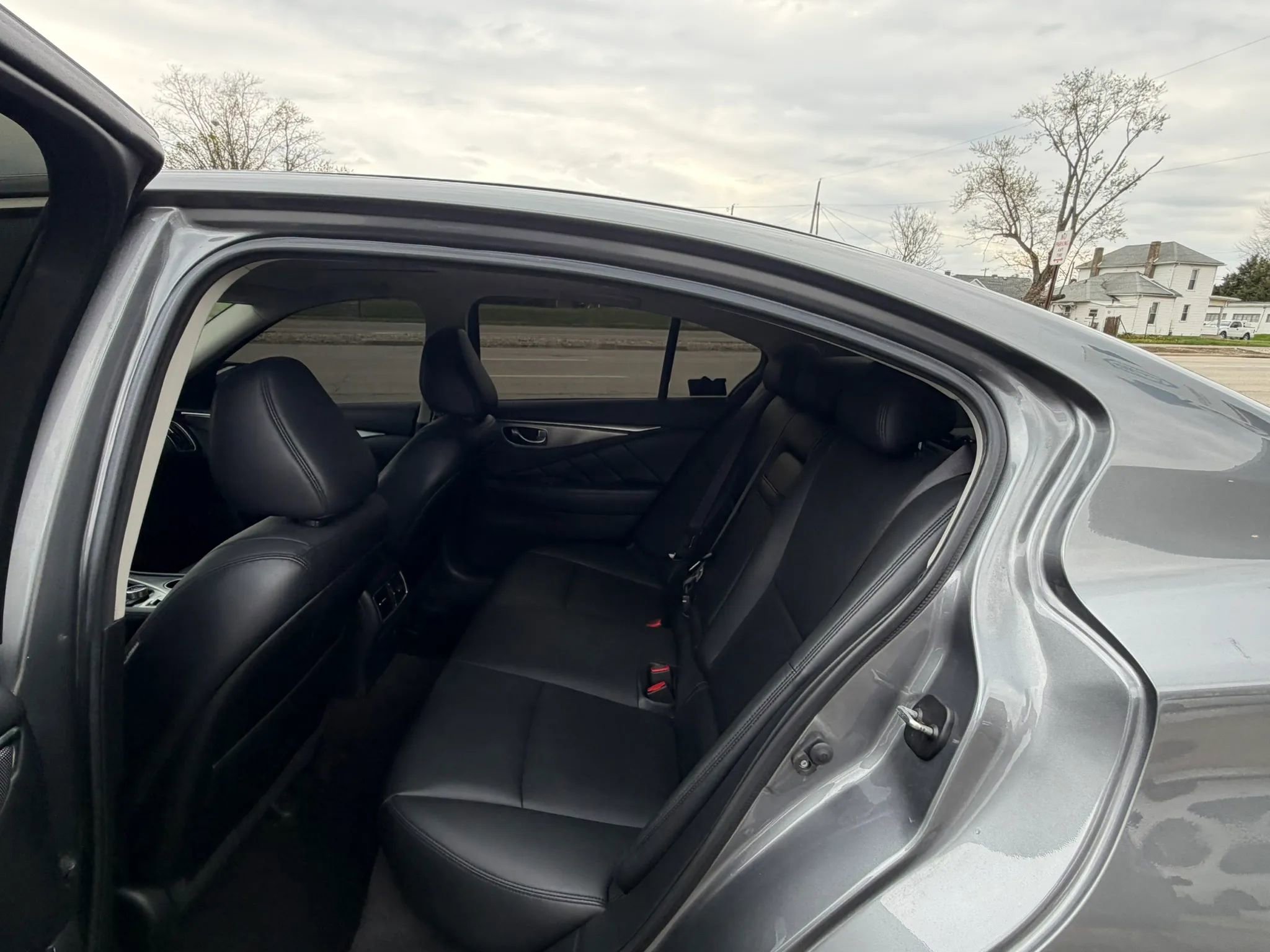 Used 2017 INFINITI Q50 Signature Edition w/ All Weather Package (L93) image 17