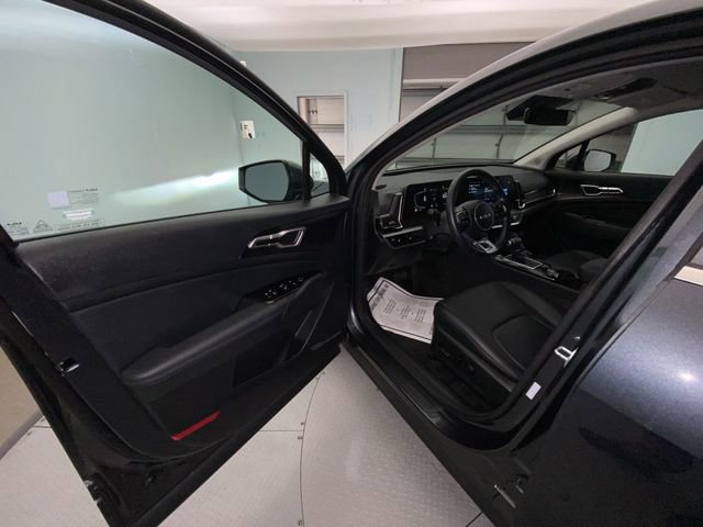 Used 2024 Kia Sportage EX image 11