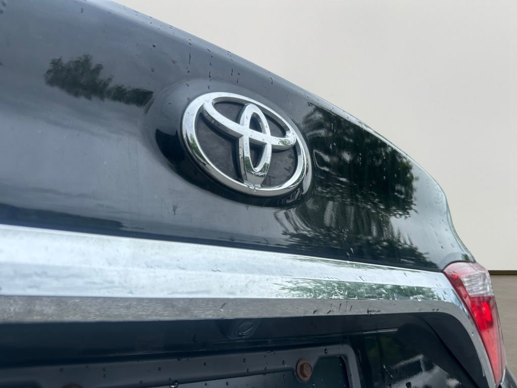 Used 2016 Toyota Camry LE FWD image 29