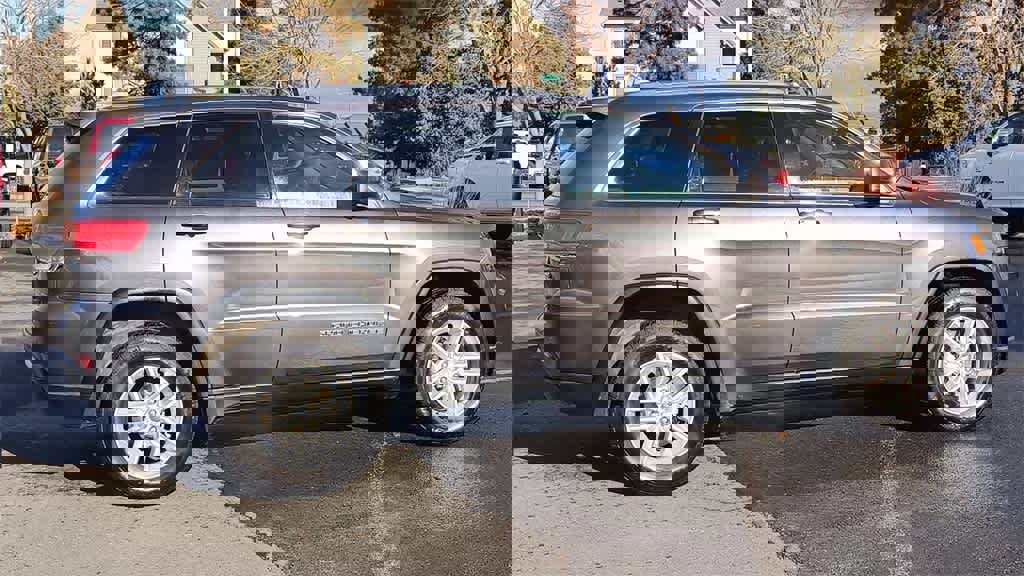 Used 2017 Jeep Grand Cherokee Laredo w/ Quick Order Package 23E image 9